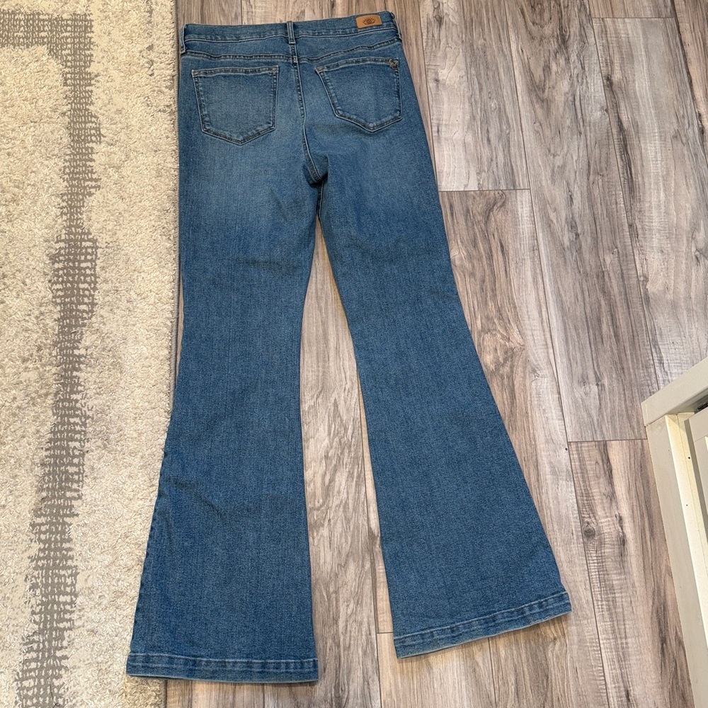 sofia by sofia vergara Medium Blue Melísa Flare Jeans - Picture 3 of 4